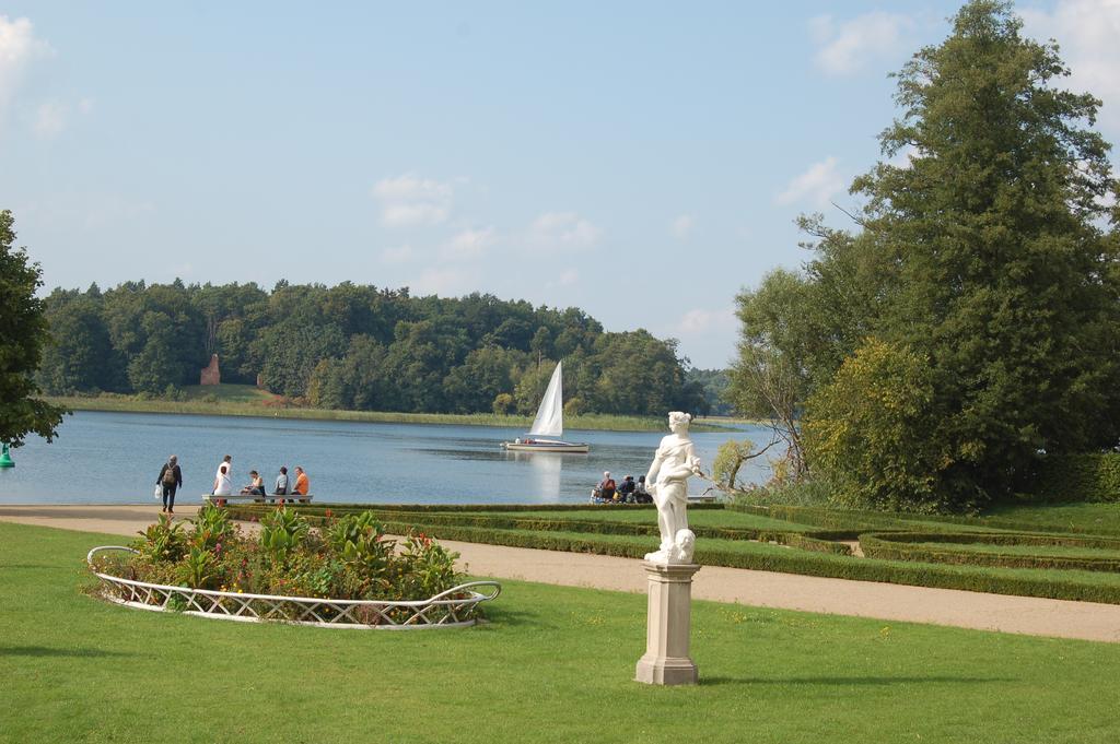 Schloss-Und Seeblick Apartment Райнсберг Екстериор снимка