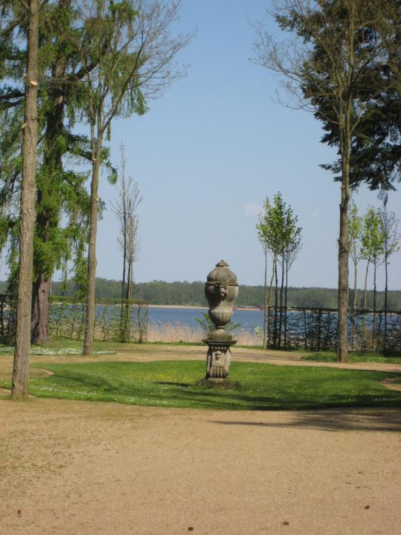 Schloss-Und Seeblick Apartment Райнсберг Екстериор снимка