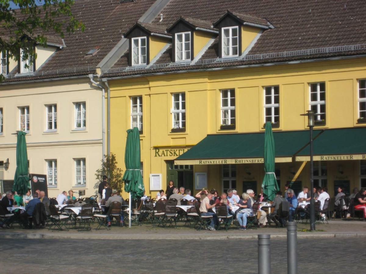 Schloss-Und Seeblick Apartment Райнсберг Екстериор снимка